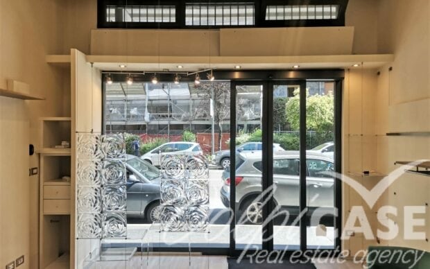 Negozio con una vetrina – Via Cagliero